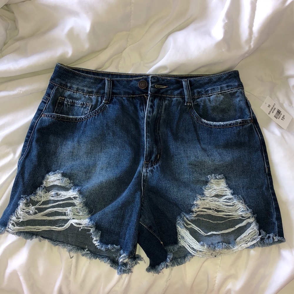 Refuge high-rise dark wash distressed denim!